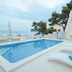 Two-bedroom In Prigradica