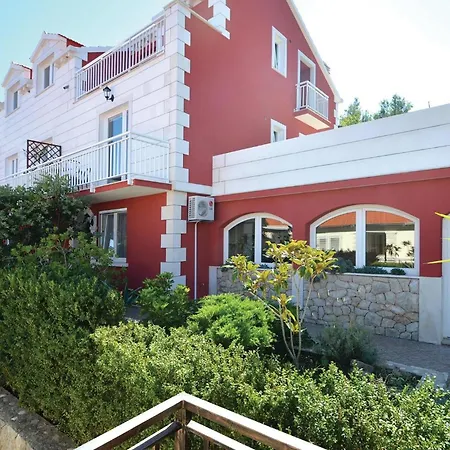 Two-bedroom In Prigradica