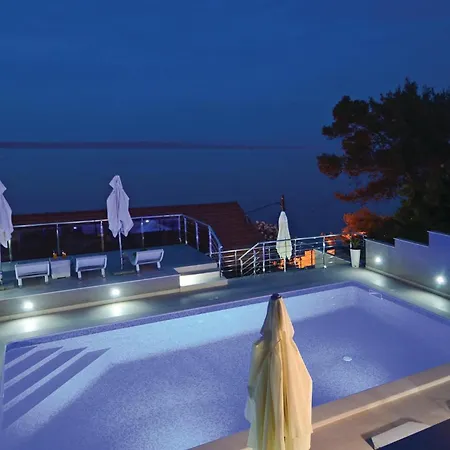 Two-bedroom In Prigradica