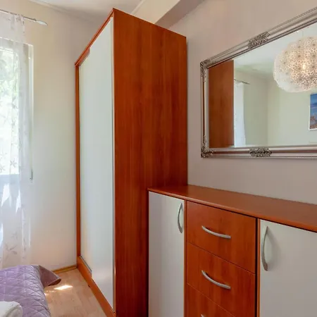Apartment In With Kitchen *