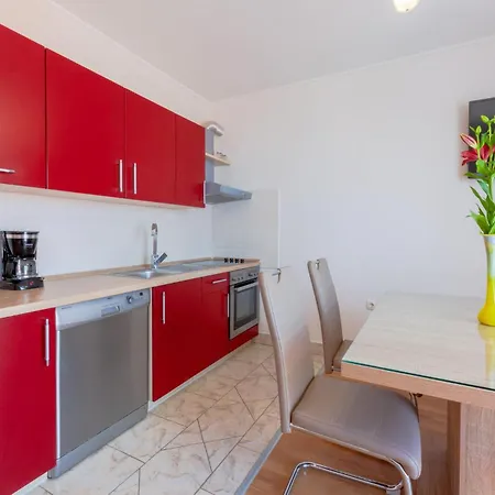Apartment In With Kitchen *